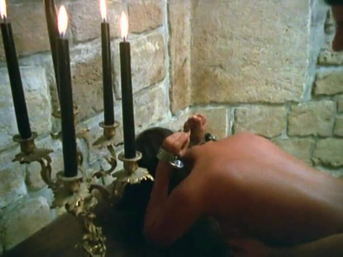 Java Consulting: Paris Dungeon bermain kasar