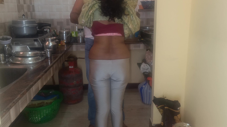 Laxi ammu: Dhivya Chennai College 3