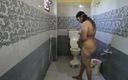 Desi Homemade Videos: Desi Bhabhi Taking Shower