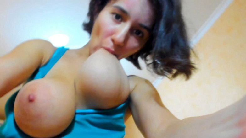 myla_angel: 穿着运动服和裸体操，吸吮乳房，裸体行走