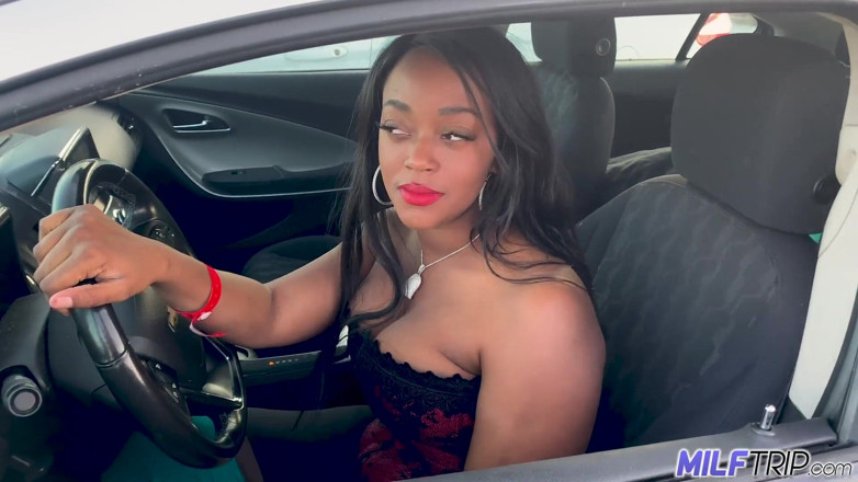 MILF Trip: Buxom ebony sweetheart works over the cock