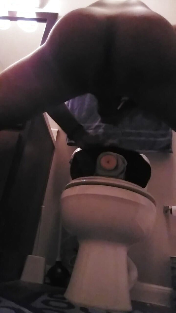 Pharoah Zeus: 用成人玩具抽插肛门