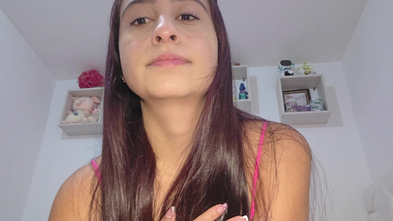 alexia twerk videos: Predă machiajul, dar ascunde ceva