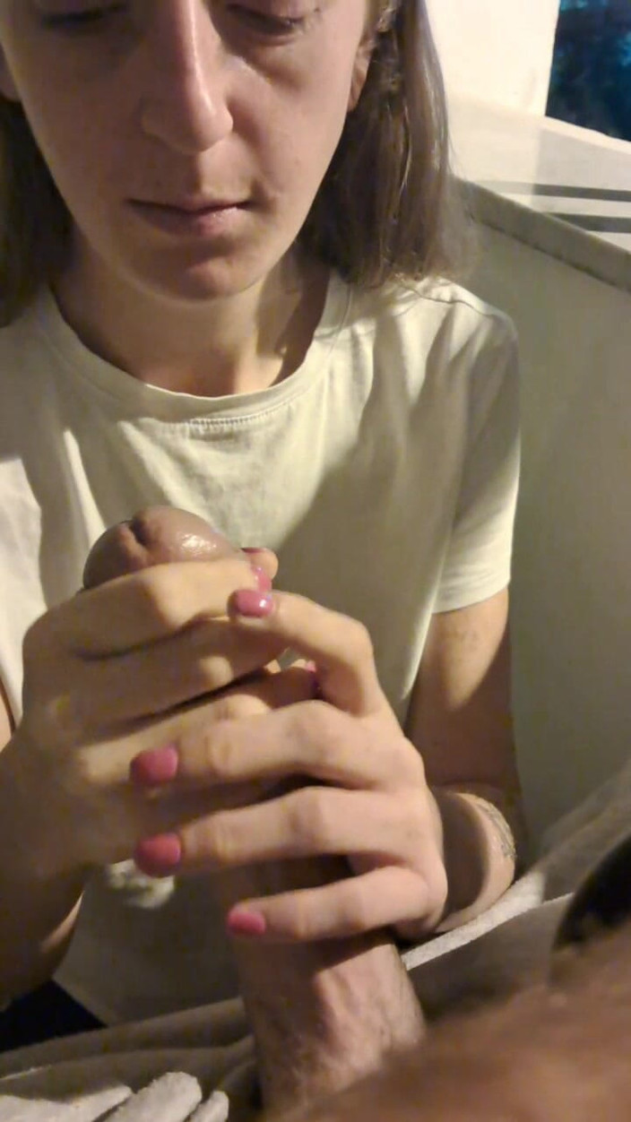 ScottishSweetie: Mamada Arriesgada En El Balcón, Lo Hago Correrse Por Todas...