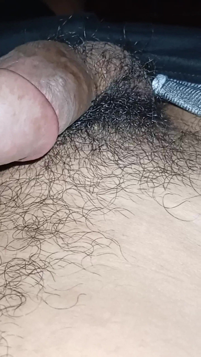 KingLeo: 一名女学生在我自慰时让我射精，直到我热情地操弄她的阴户