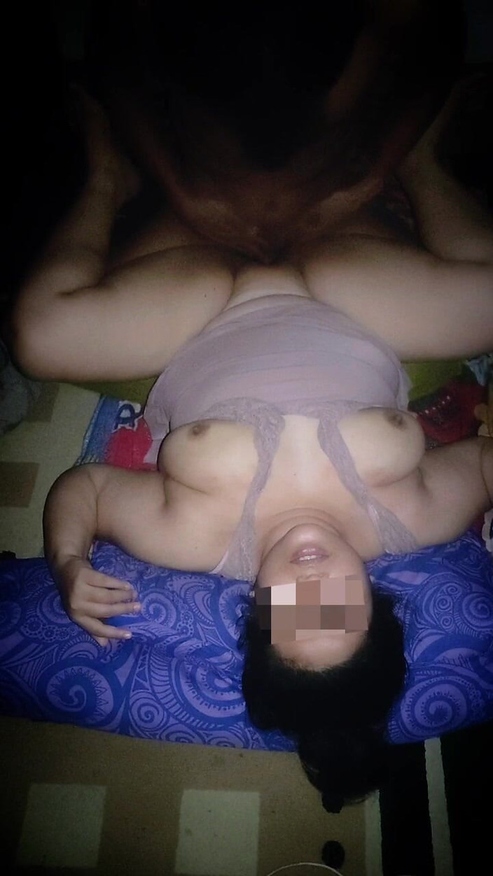 my_wife_chubby: 내 몸은 오랫동안 만지지 않았습니다. 그것은 내 젖꼭지를 매우 민감하게 만듭니다. 나는 발정난 쾌락을 원하는 나에게 속한 소리가 난다