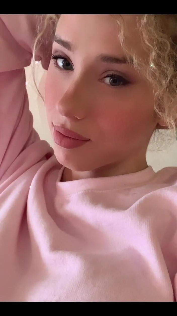 Tia Tizzianni Productions: Makyajımı yaptım. Benimle sarılıp gelir misin?