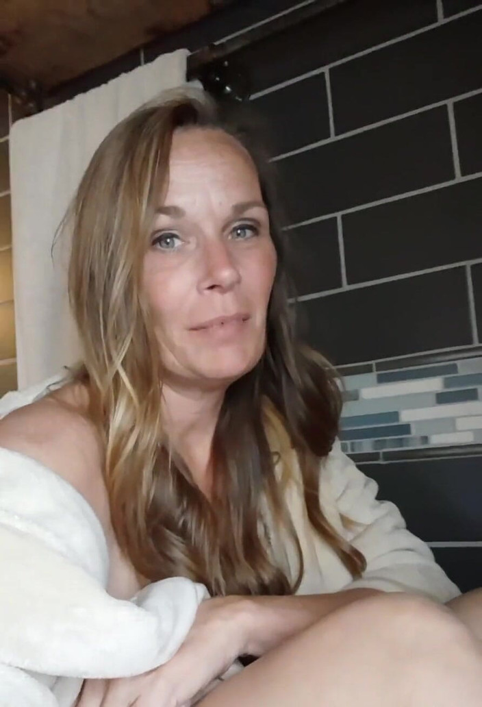 KimitheMilfMommy: Разве разве мы не развлекаемся?