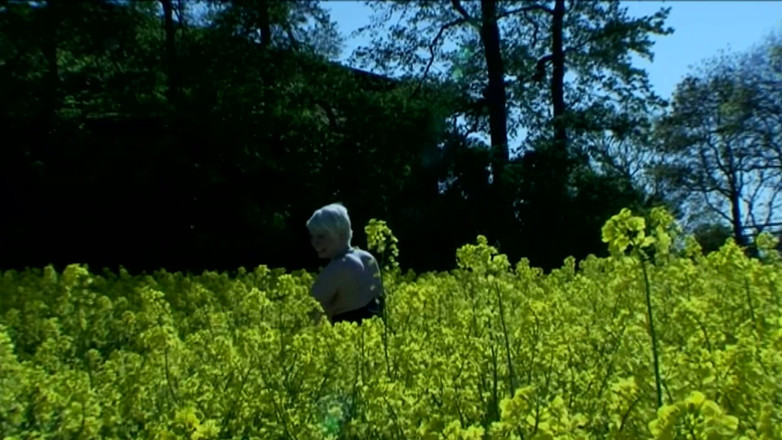 BDSM Deutschland: La Ragazza Monella Della Fattoria Si Stuzzica Con Doppia Penetrazione