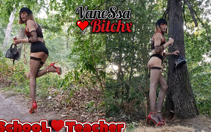 VaneSsa BiTCHx: A Teacher Exhibits Himself in the Car Park of La...