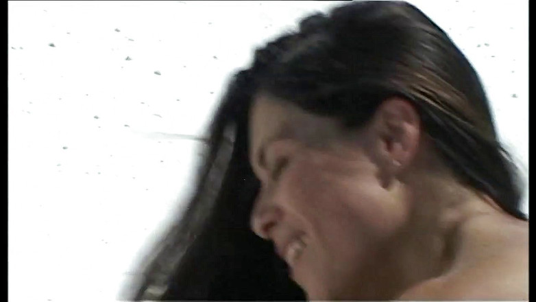 Xtime Network: Splendida ragazza viene scopata sulla spiaggia