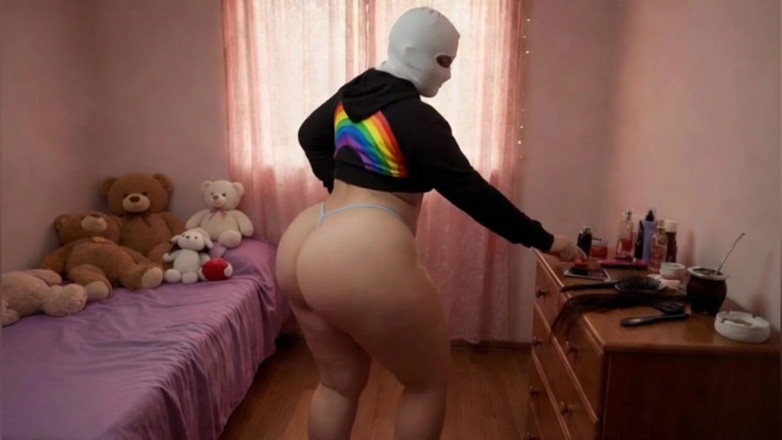 Xprohibidox1: Big-bootied Woman in Light Blue Leggings Shaking Her Butt