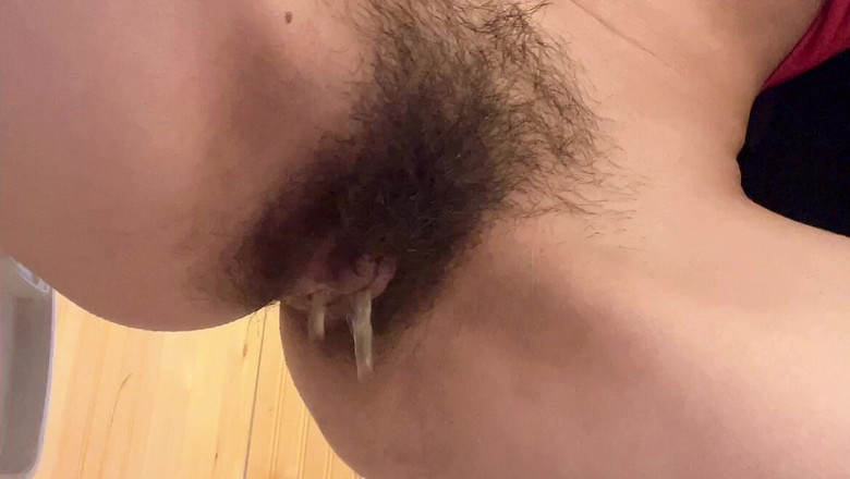 sweethanajapanese: Hana Teen Japanerin Geht Ins Badezimmer Und Dann Wasser Blankziehen