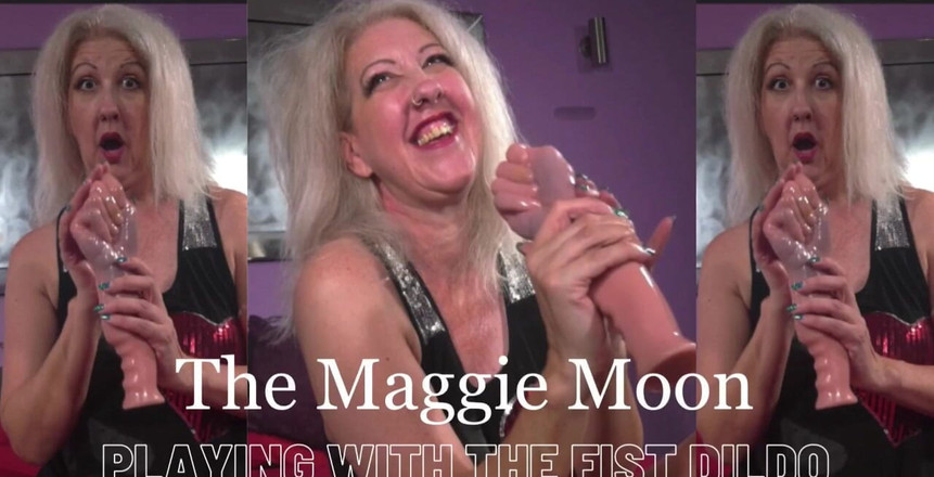 Maggie Moon: ハンドディルドで遊んで、全部入れてもいいですか?