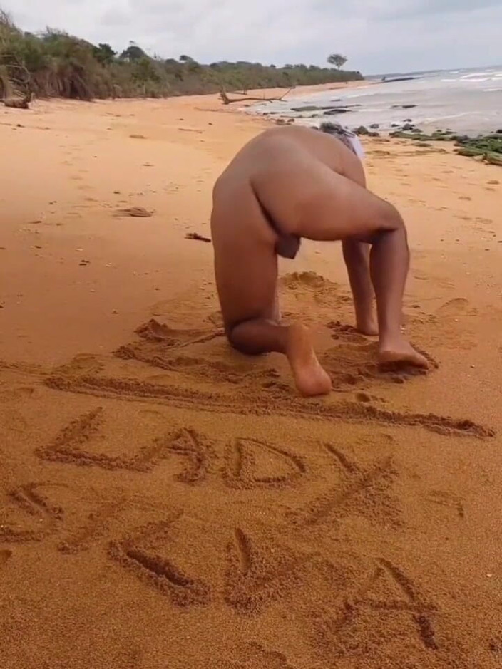 Ladysilvas: Ladysilva cặp mông nóng bỏng trên bãi biển