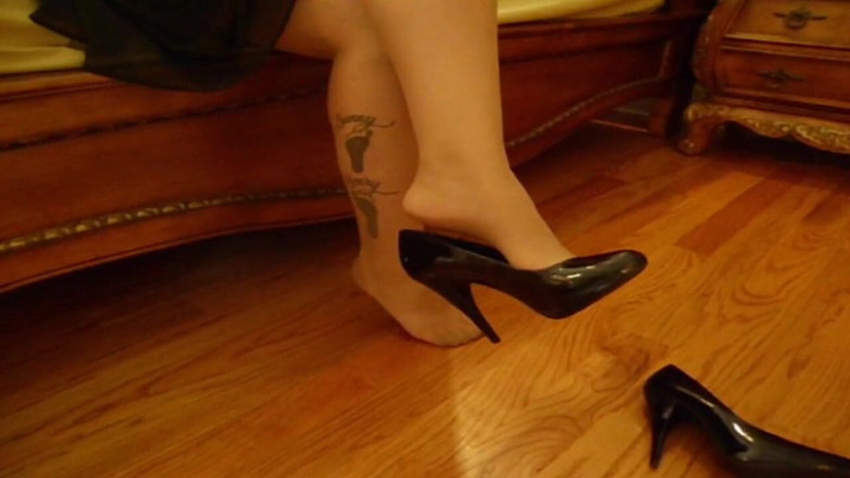 Sexy Amateurz: She was playing with her high heels