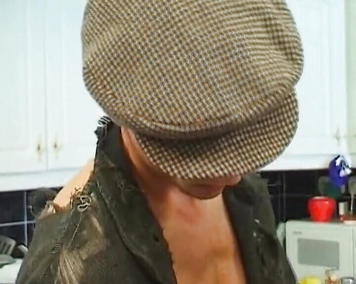 Enjoy German porn: Pulchna i dzika niemka zostaje zniszczona przez dwóch młodych kolesi...