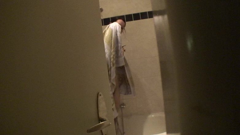 Slutty Teenies: Sexy brunetka teen se sprchuje