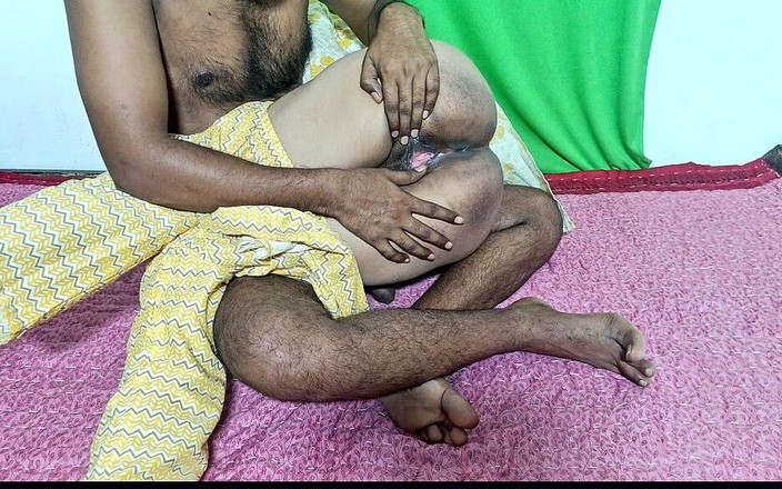 Hot_girl: Mi-am surprins mama vitregă după somn futând-o anal și vaginal