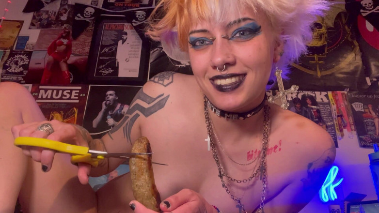 Glitterqueen1999: I Knew You Were Cheating!! GF Cuts Your Dick off...