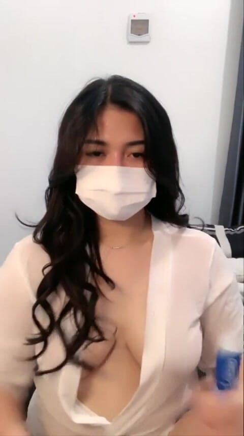 Chinita Wife: Amazingly Hot and Pretty Girl Showing Her Perfect Tits Online