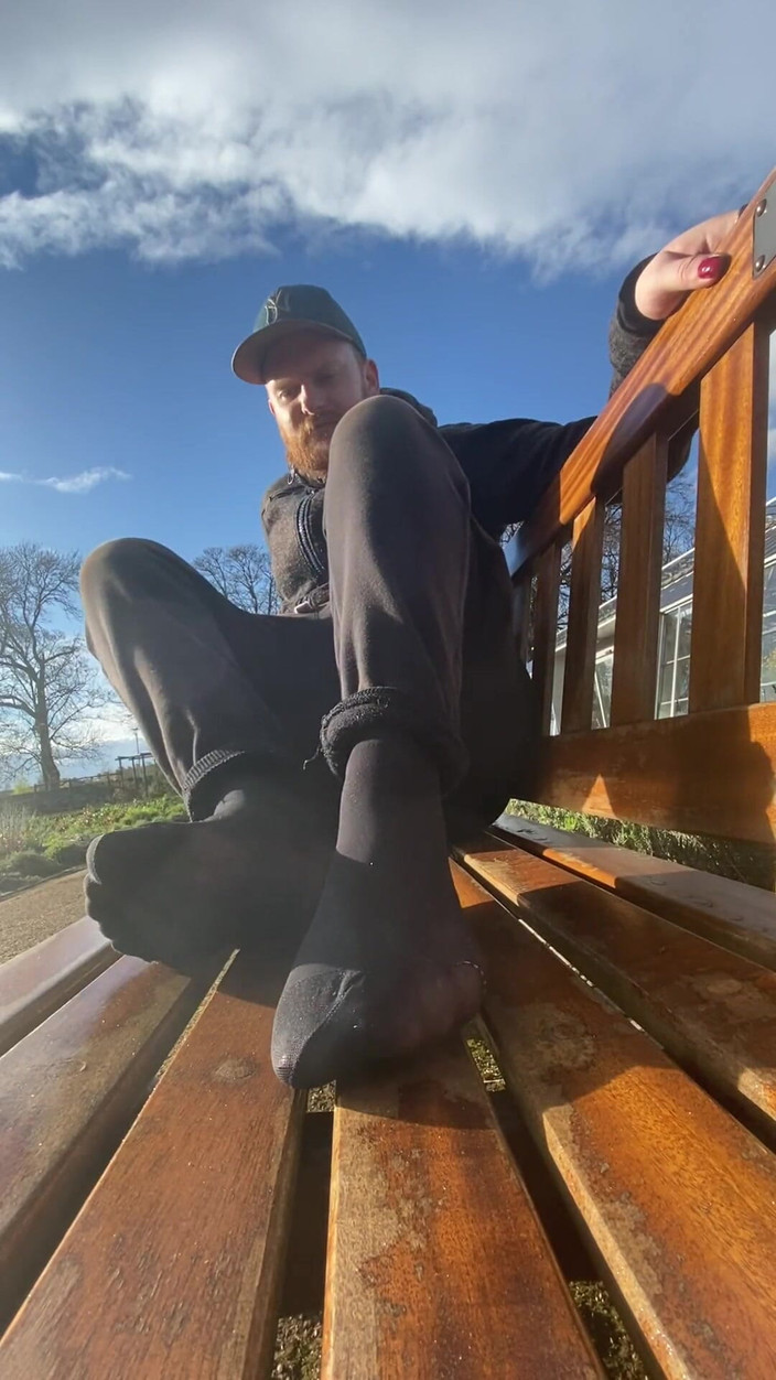 Ava Maxwell: Venkovní uctívání nohou