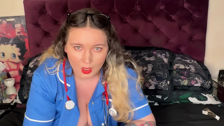 MissFFW: धूम्रपान करने वाली नर्स खांसने वाली फिट है