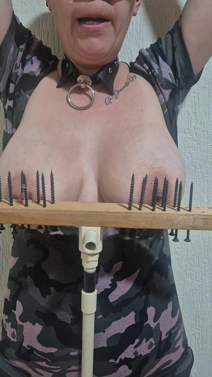 Submissive Susanna: Mencoba mainan baru yang lebih tebal