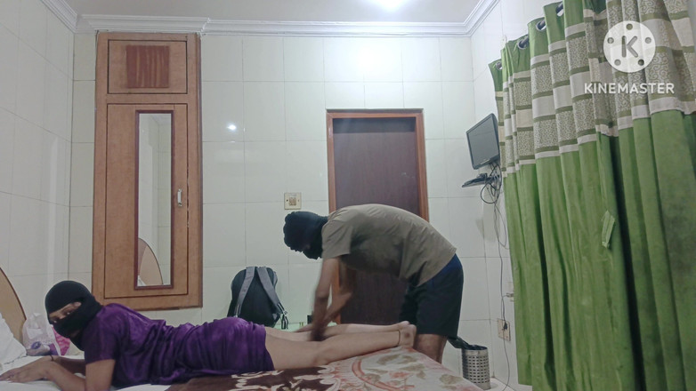 Poojakabir: Didi wurde ins Hotel gebracht und massiert, dann betrachtete sie...