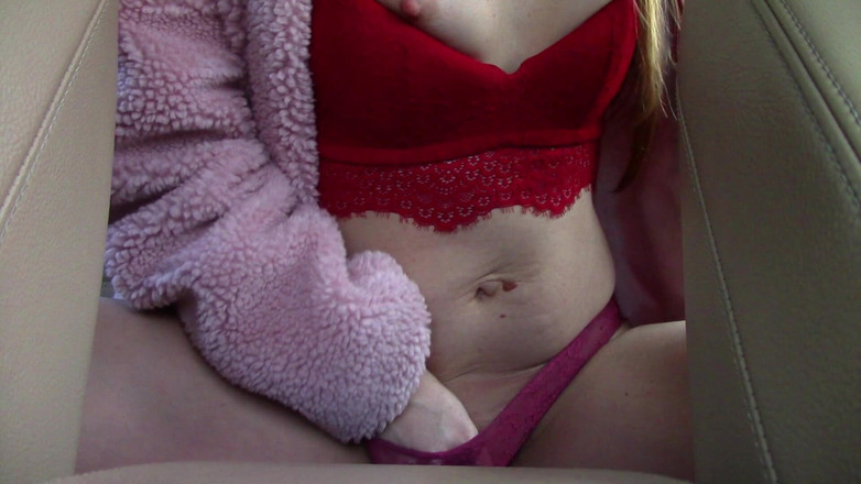 AnnaHomeMix: Îmi mângâi pizda într-un taxi și nu o pot lua - orgasm puternic. Șoferul...