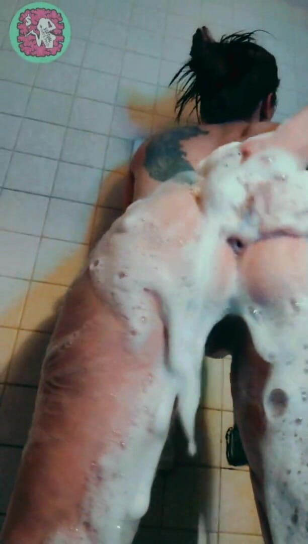 YourSexyRabbit: Big ass shower Yoursexyrabbit drażnić