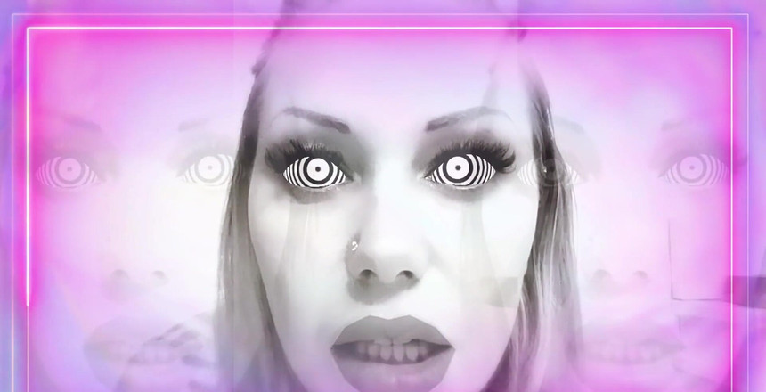 Goddess Misha Goldy: Hari ini aku akan mengisi otak lemahmu dengan porno gooningku...