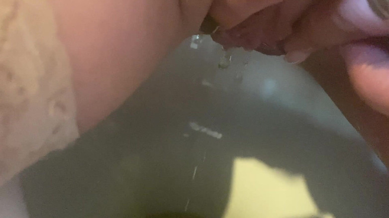 MilfyCalla: A Litlle Pee. Bolehkah awak minum ini?