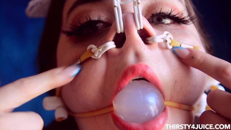 Freshie juice: Hucow Pembantu rumah nose cangkuk dan bercakap gag