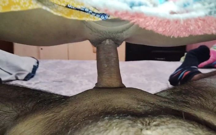 Lovely sexy: Hindi-audio - poesje geraakt voordat ze gaat baden