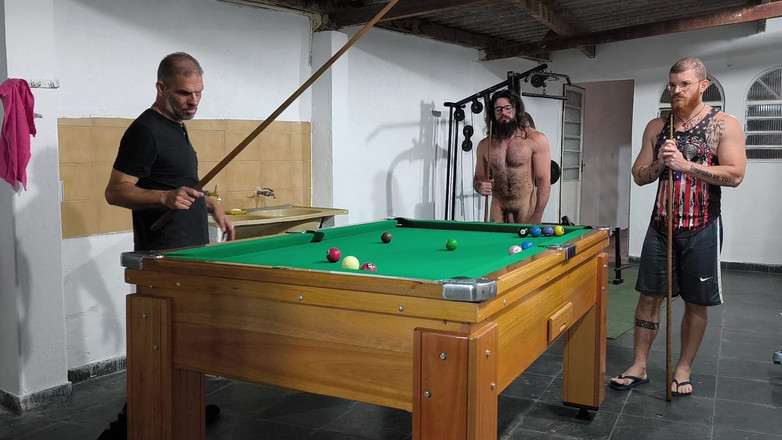 carmonaoficial: दोस्तों के साथ नग्न होना