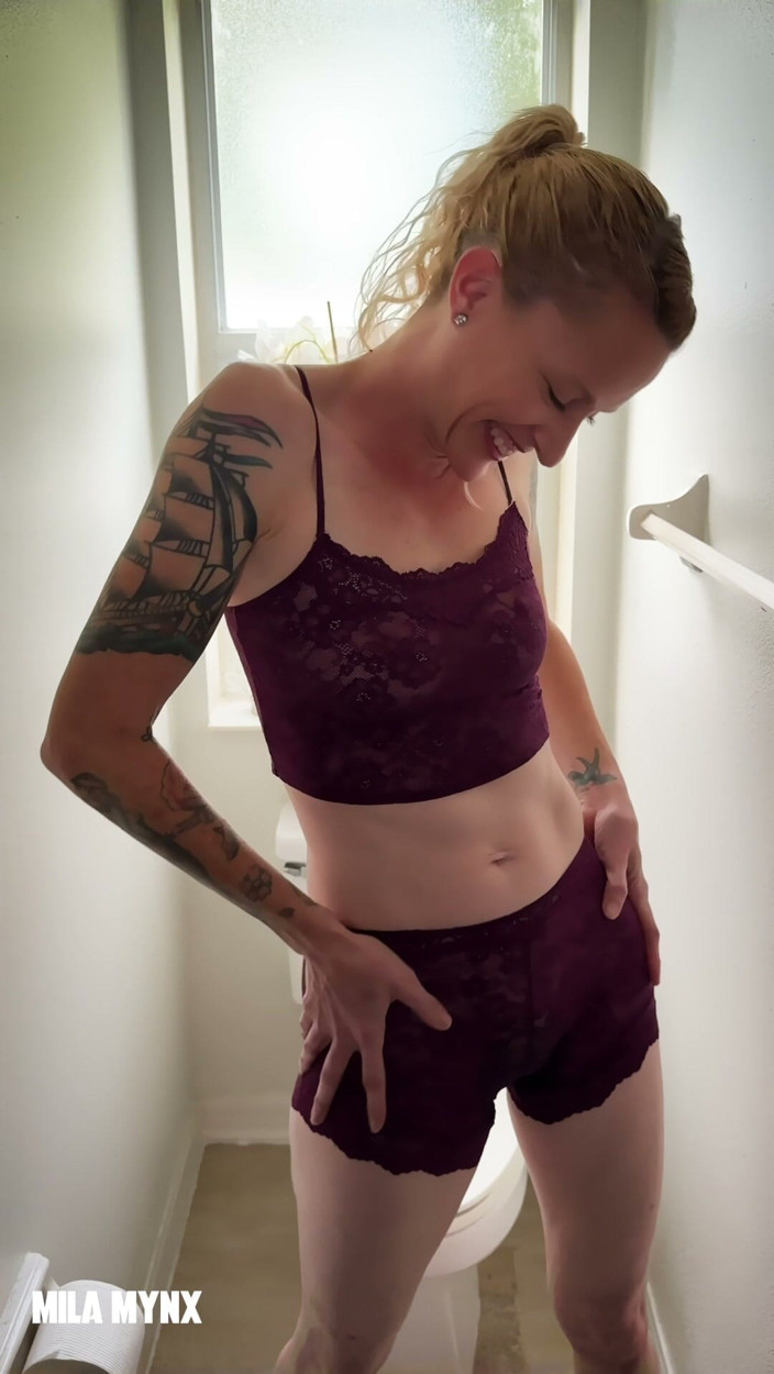 Mila Mynx: Desperate to Pee in My New Lingerie