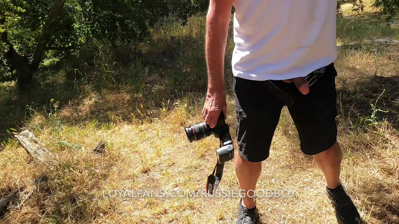 Russie Goodboy: 在汽车和停车场吮吸大鸡巴继父杰伊泰勒