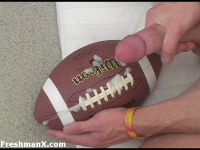 Boyfun: Alex slickar sin sperma