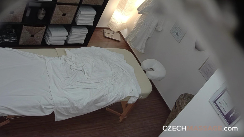 Czech Massage: Tjeckisk massage 10: Eldig rödhårig rider massören som ett proffs