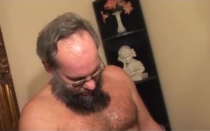 German Homemade: İnce Alman hemşire yüzüne boşalana kadar büyük yarağa biniyor