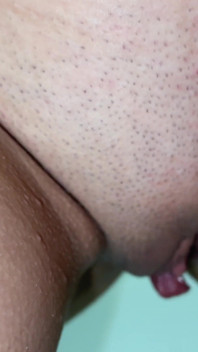 Une compilation de pipi dans de la belle lingerie ! Gros plan!