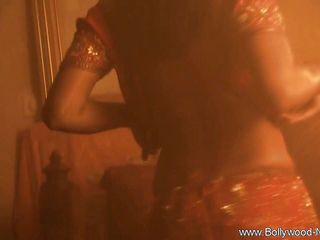 Bollywood Nudes: Hot indian babe show us her amazing body