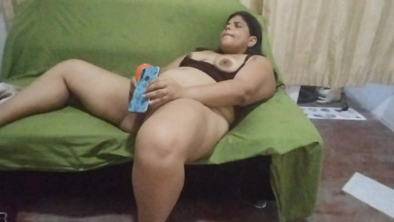 Adribella69: 집에 혼자 있었고 시오후키할 때까지 딜도로 자위해