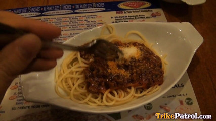 Trike Patrol - Tuk Tuk Patrol: 큰 자지를 맛보는 마른 몸집이 작은 아시아 아마추어