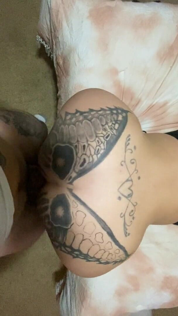 MzKiTTy91: बड़ी AZZ मोटी गांड वाली गोरी चोदने लायक मम्मी के पीछे के शॉट्स