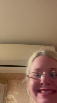 Möpse beim laufen springen