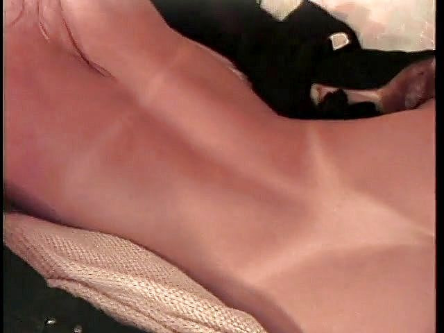 Girl on Girl: Awek cantik suka apabila menjilat pepek basah antara satu sama...