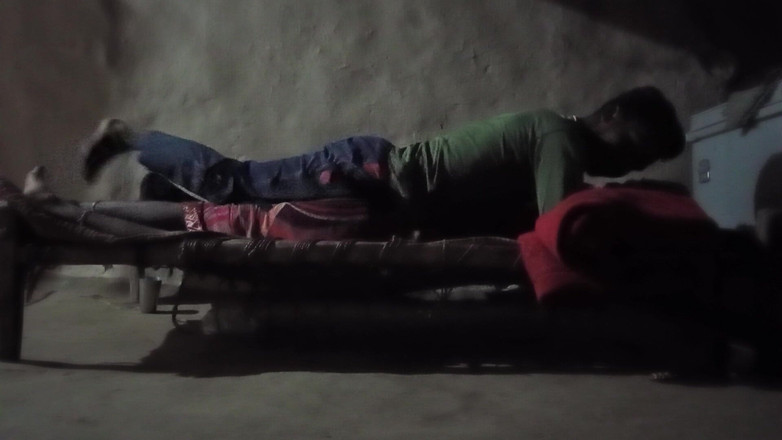 Premi pooja: Indická desi bhabhi a mladý chlapec rychle ráno Šukání Desi look