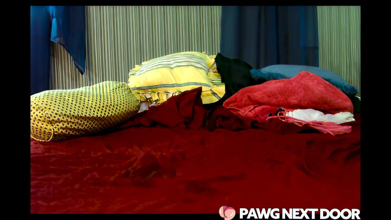 PAWGED: Dicker Hintern MILF Bohrt Dildo Tief in Nasser Muschi